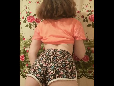 ❤️ سيڪسي نوجوان بيبي پنهنجي شارٽس کي ڪئميرا تي هٽائيندي ❤️❌ جنس