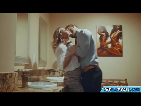 ❤️ جڏهن هڪ busty سنهري اوھان کي هڪ عوامي آرام روم ۾ seduces ❤️❌ جنس